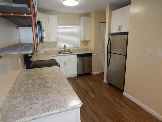 Building Photo - 416 N Grandview Ave