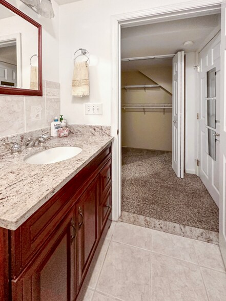 Building Photo - 6636 Isle of Skye Dr
