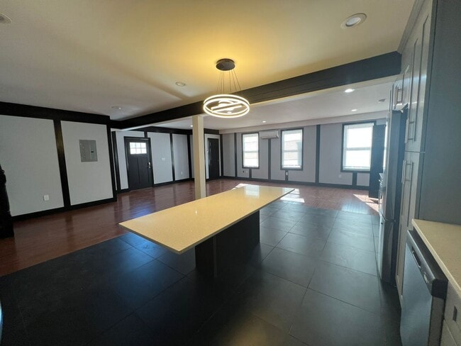 Building Photo - 306 Exchange