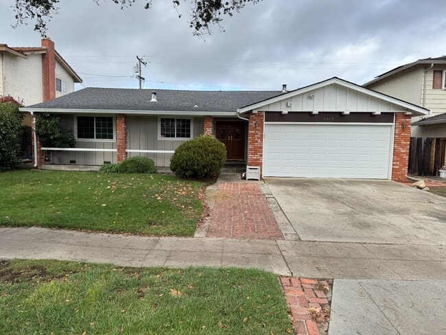 Building Photo - 5919 Royal Ann Dr