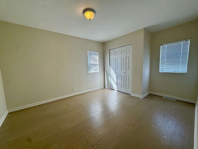 Building Photo - Ottawa Southside – 3 Bed / 2 Bath Duplex