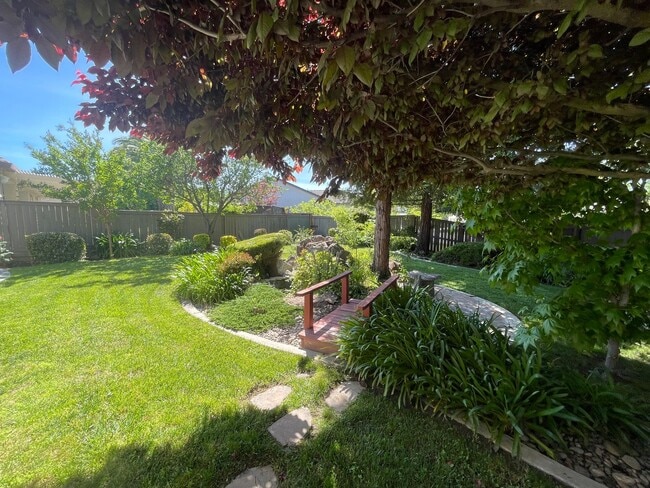 Building Photo - Senior Community for those 55+ Large 2 bedroom, 2 bath with bonus room!  All modern amenities!