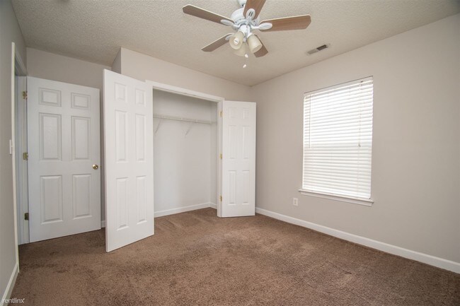 Building Photo - 3 br, 2.5 bath House - 2022 Sunset Village Dr