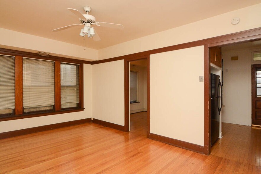 Building Photo - 1309 W Newport Ave