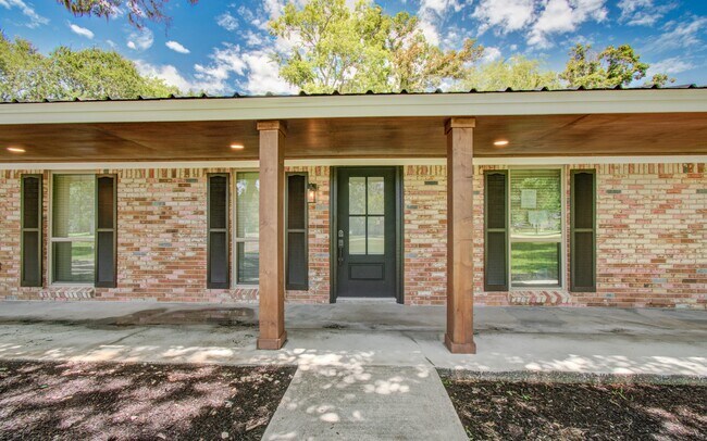 Building Photo - 6930 S Oak Bend Dr