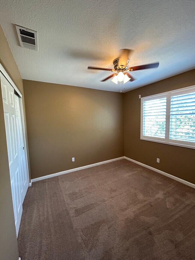 Building Photo - 2412 Hooftrail Way