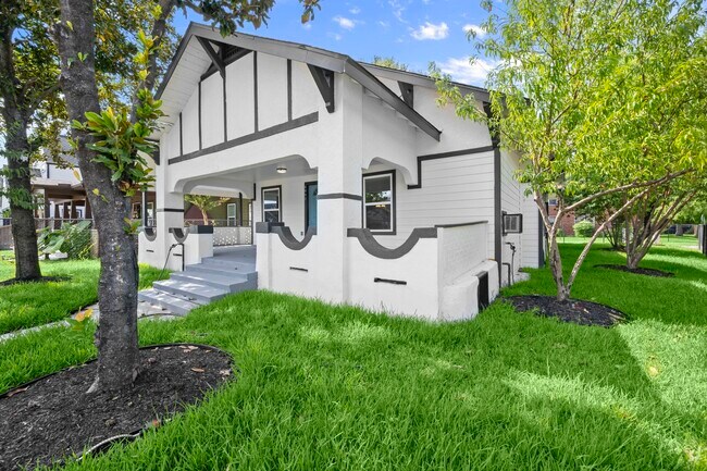 Building Photo - 4902 McKinney St