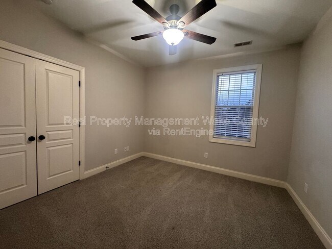 Building Photo - 441 Heritage Village Ln