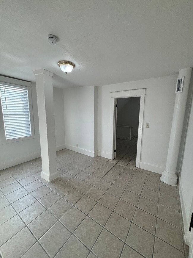 Building Photo - Spacious 6-Bedroom Home with Modern Update...