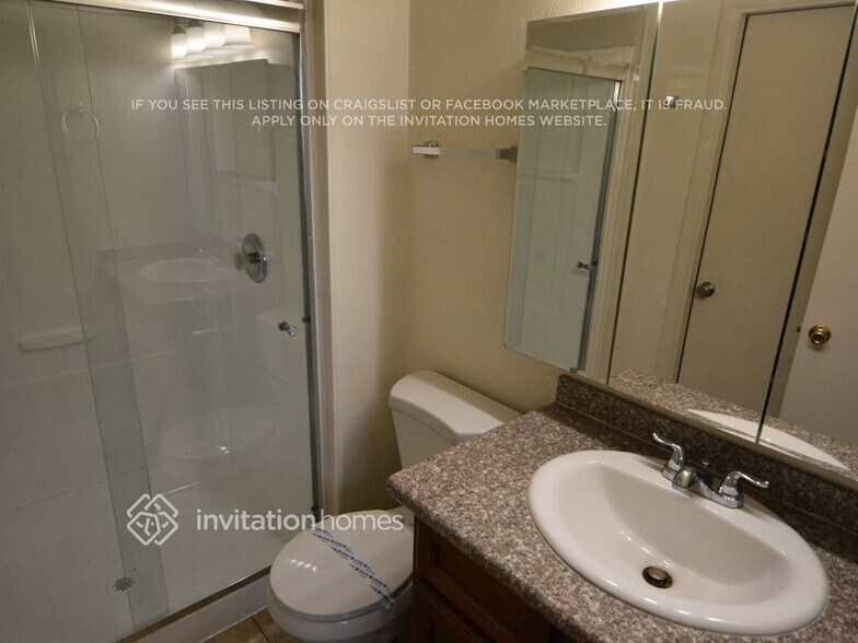 Building Photo - 2609 W Charter Oak Rd