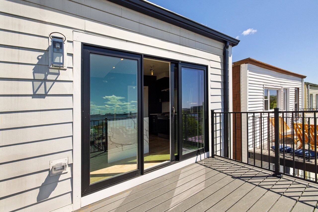 Building Photo - 275 Webster St