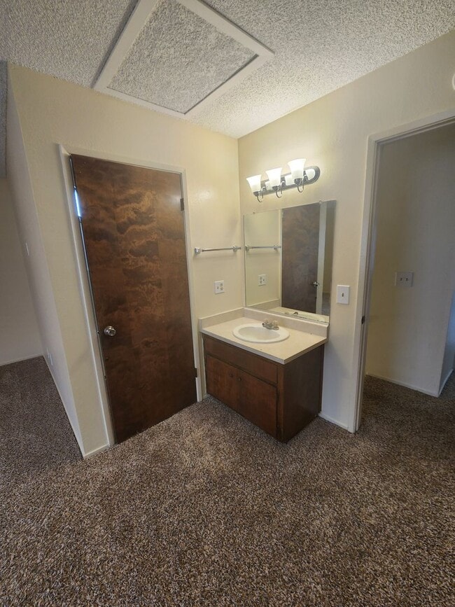 Building Photo - Comfortable 2 Bed, 2.5 Bath in Grover Beach