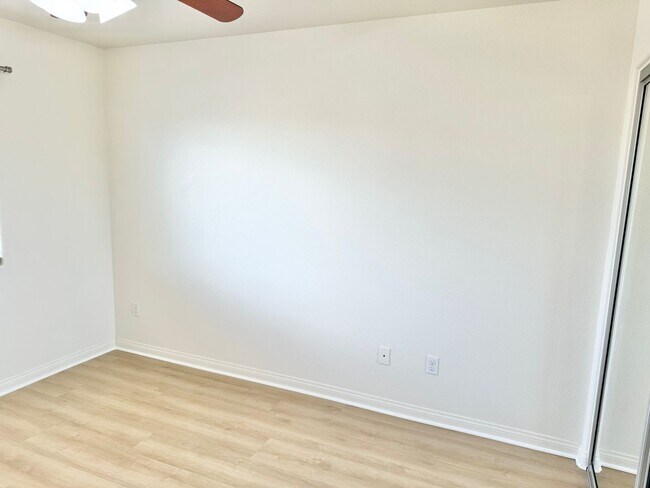 Building Photo - Huge 3 bed 2 bath Home In Storey Park Neig...