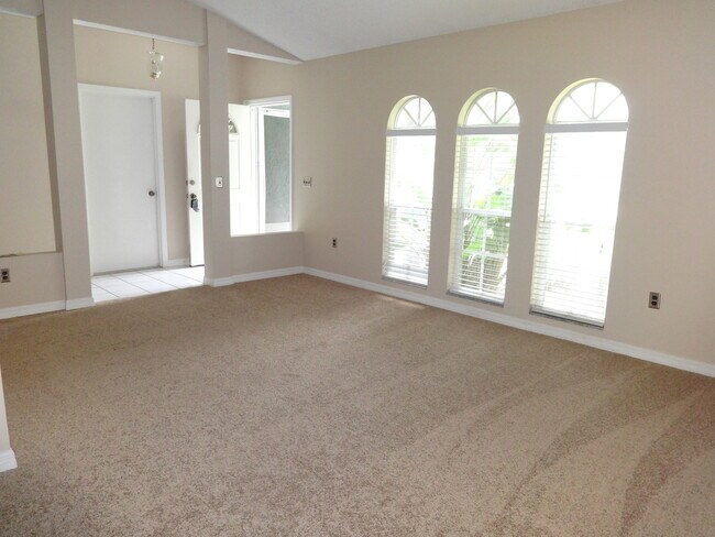 Building Photo - 317 Silver Pine Dr