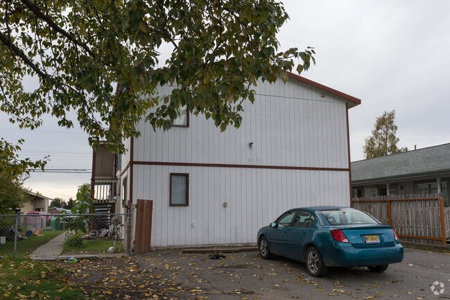 Building Photo - 218 N Park St