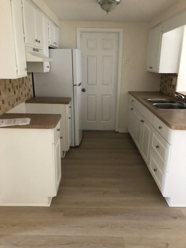 Building Photo - Beautiful remodeled home!