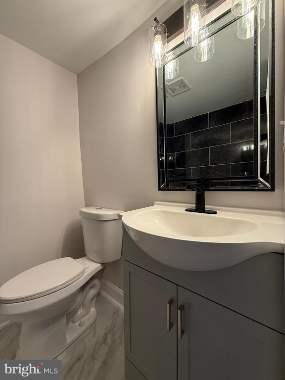 Building Photo - 1263 S Merrimac Rd