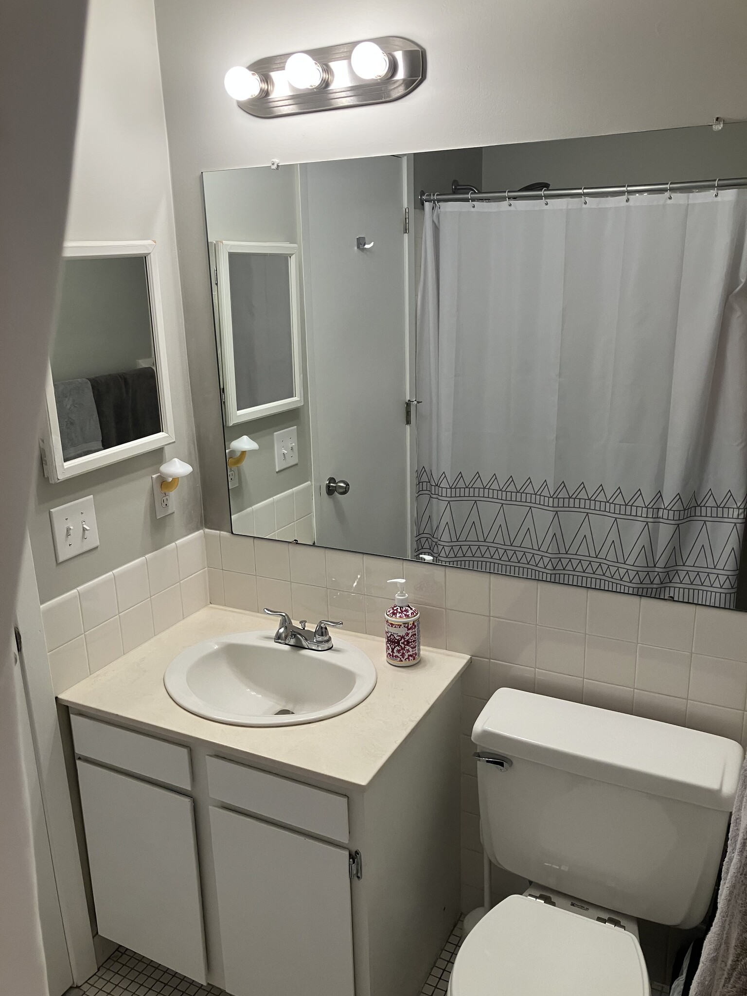 Bathroom - 4813 Cedar Lake Rd S