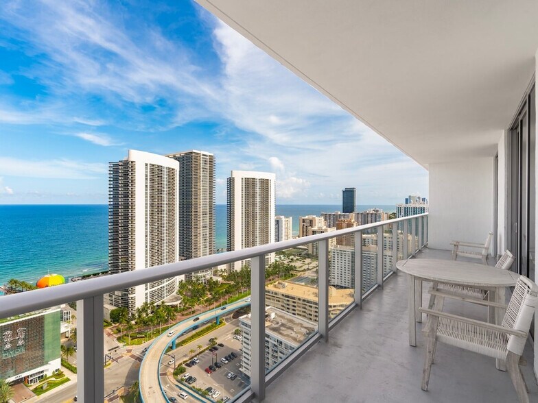 Building Photo - 4010 S Ocean Dr