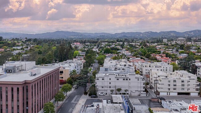 Building Photo - 1182 Wellesley Ave