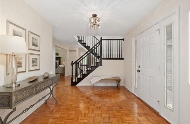 Building Photo - Spacious 4BR House in Bridgeton