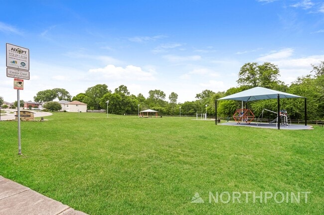 Building Photo - Mesmerizing Single Family Home | 3 BR/1.5 BA | 1-Car Covered Parking | Front and back yard!