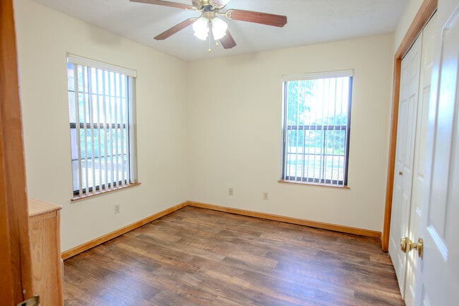 Building Photo - 400 Camellia Ave