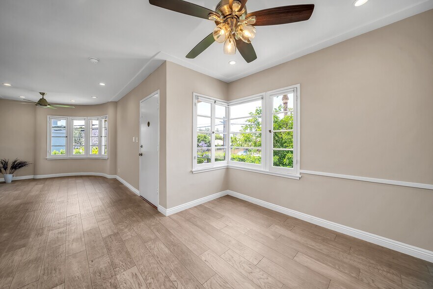 Building Photo - 1546 S Holt Ave