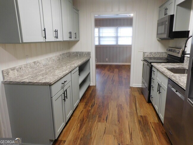 Building Photo - 893 Andrews Dr NW