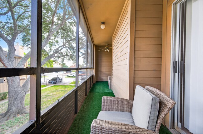 Building Photo - 10555 Turtlewood Ct