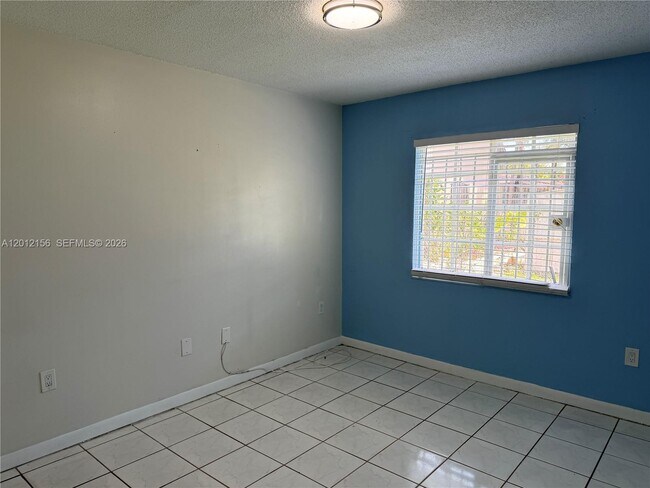 Building Photo - 837 SE 8th Ct