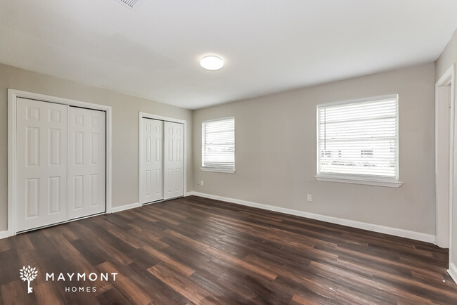 Building Photo - Comfortable 3-Bedroom Brick Home
