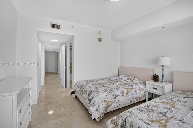 Building Photo - 16699 Collins Ave