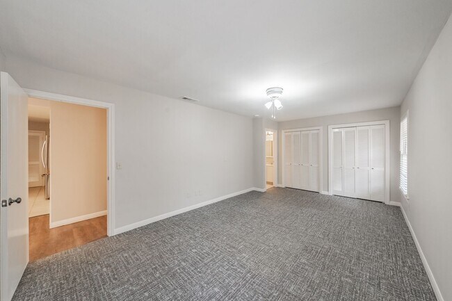 Building Photo - Prime Location in Overton West! Spacious D...