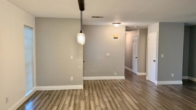 Building Photo - 2123 Cottonwood Ct