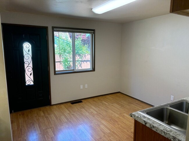 Building Photo - 3233 Jeri Dr NE