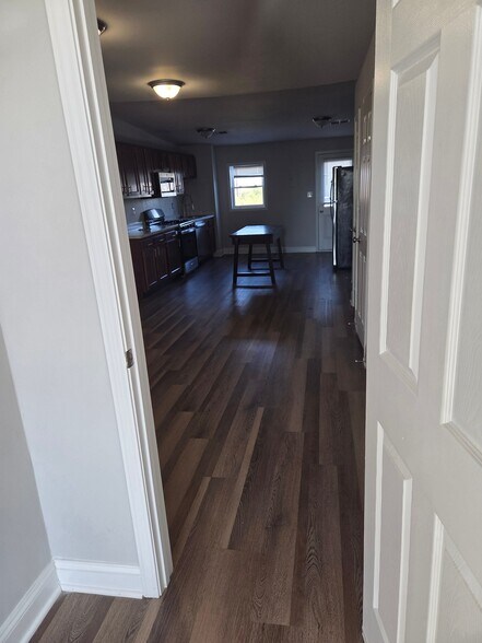 Building Photo - 825 N Fulton Ave