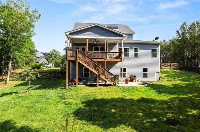 Building Photo - 175 STONELEDGE TRCE N