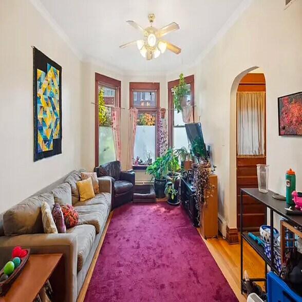 Primary Photo - 1618 W Carmen Ave