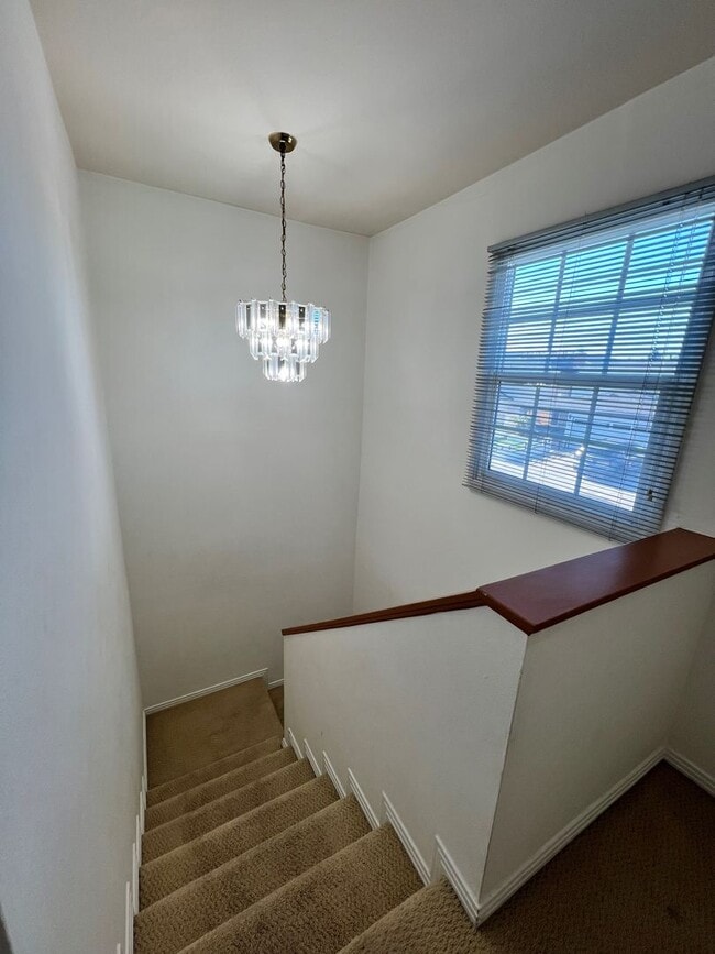 Building Photo - 3 Bedroom 1.5 Bathroom in Torrance
