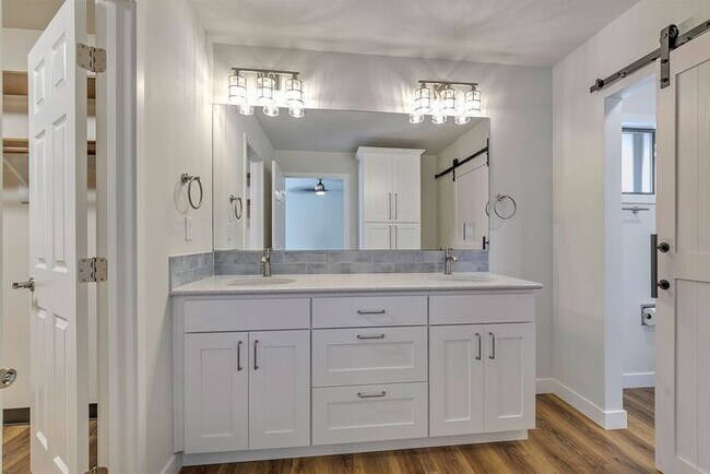 Building Photo - Single Level Ranch Style Home in Singing W...