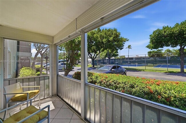 Building Photo - 6273 Bay Club Dr