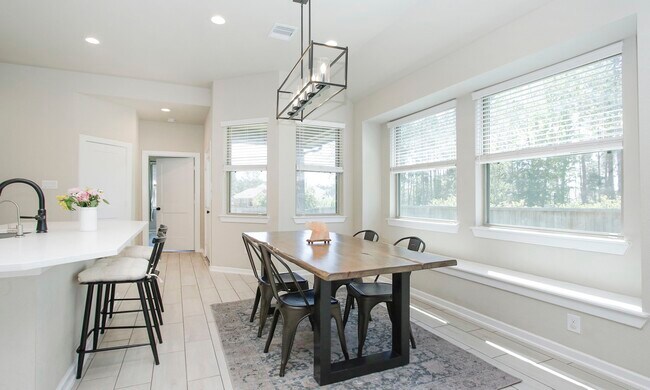 Building Photo - 320 Rise Ln