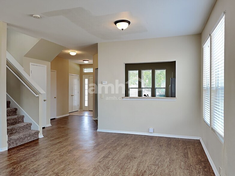 Building Photo - 6013 Midcrown Dr