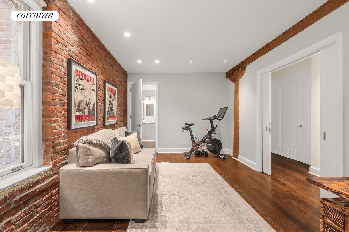 Building Photo - 62 Beach St