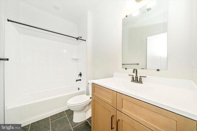 Building Photo - 801 Cedar Ave