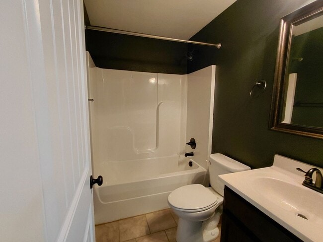 Building Photo - Beautiful home close to post