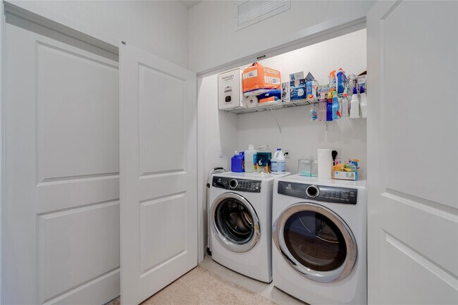 Building Photo - 561 NE 5th Terrace