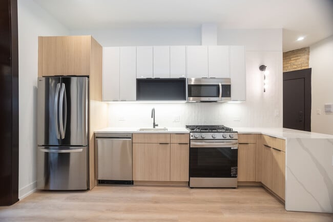 Building Photo - 2254 N Sawyer Ave