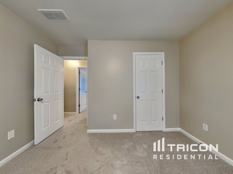 Building Photo - 3100 Wrenwood Ct